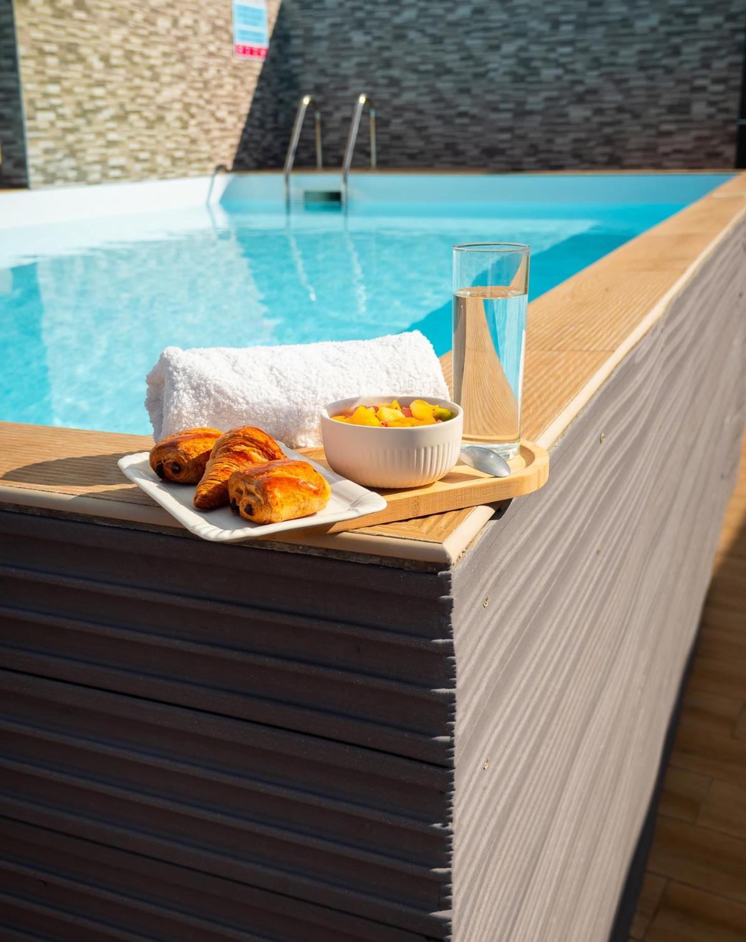 Evasion En Plein Coeur De La Ville T2 Jacuzzis Sauna Et Piscine Au Centre De Port Louis Bagian luar foto